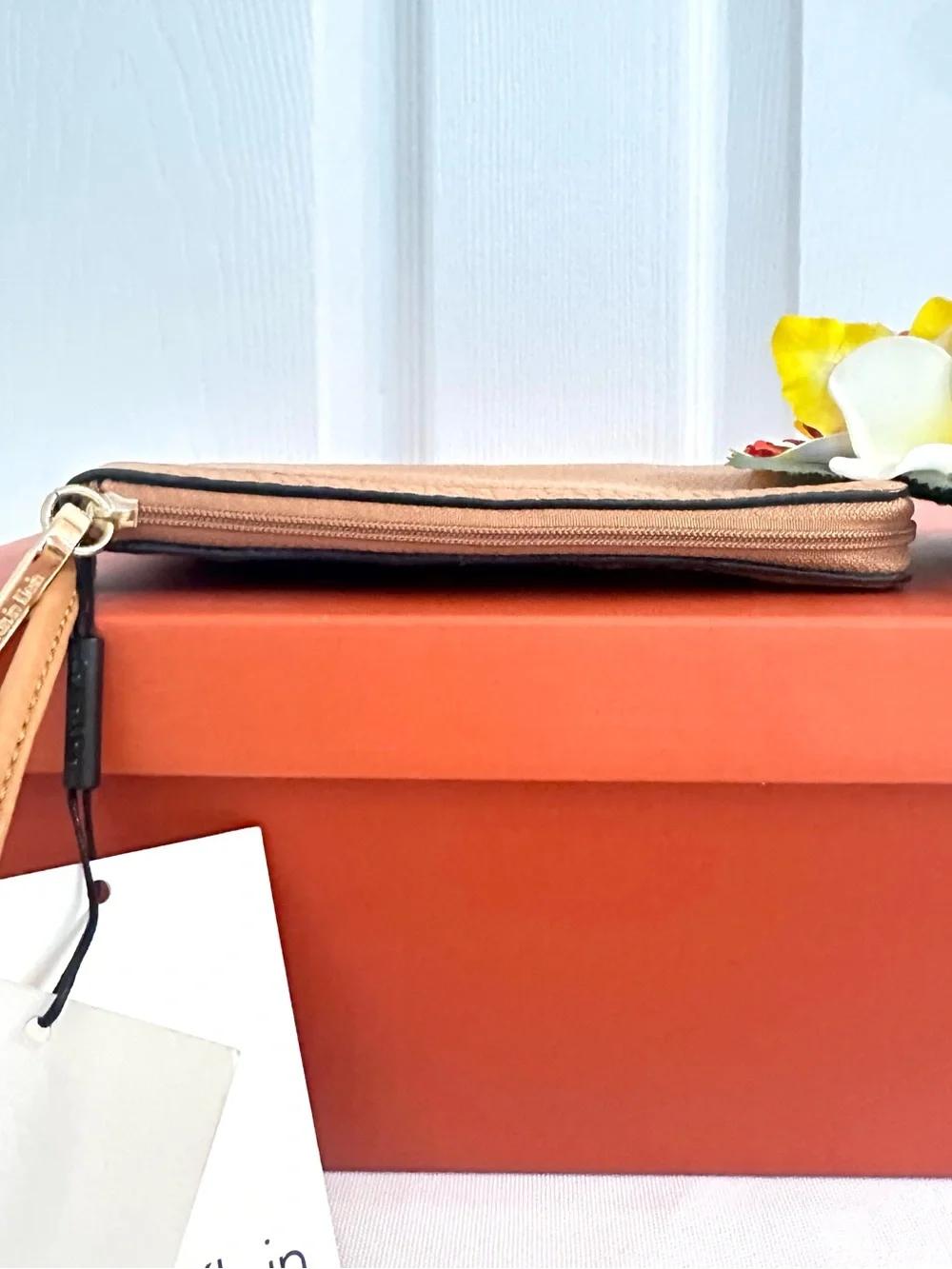 CALVIN KLEIN ~ Multi-Tone Tan and Metallic Panel Pebble & Suede Leather Wristlet